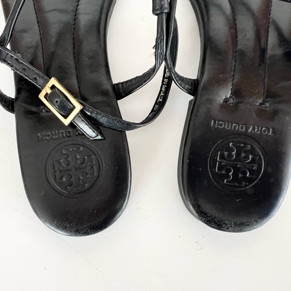 Tory Burch Emmy T-Strap Leather Sandals in Black with Gold Logo, size 6M - Picture 4 of 9